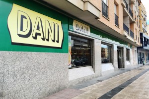 Fachada Supermercados Dani Guadix